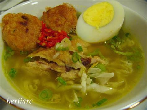  Soto Ayam:  Hãy Cùng Khám Phá Món Canh Gà Nổi Tiếng Rất Thơm Ngon, Bổ Dưỡng Của Yogyakarta!