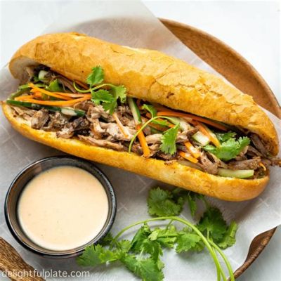  Bánh Mì Lạp Xưởng: Một Món Ăn Tế Nấu Chậm Với Hạt Vừng Rang Thơm