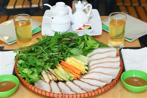  Bánh Tráng Cuốn Cua Dongying: Sự Tổ Hợp Tuyệt Vời Giữa Hương Vị Biển và Vị Khó Quên Của Rau Muống Xào