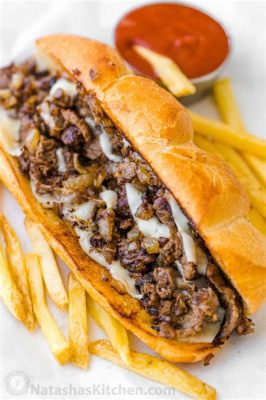  Philadelphia Cheesesteak: Khám Phá Sự Kết Hợp Hoàn Hảo Giữa Bò Xào Sả Ớt & Phô Mai Nướng Tan chảy!