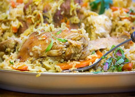  Plov - Một Bản Hoà Ca Của Thịt Nướng, Rau & Gia Vị Khó Cưỡng