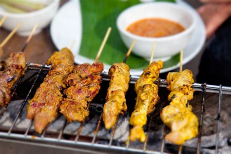  Suya! Món Thịt Nướng Cay Nồng, Gọn Lành và Bắt Đầu Từ Những Củ Cải